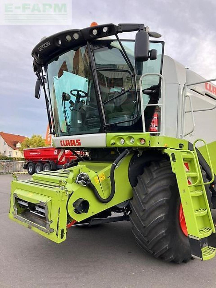 CLAAS lexion 740 tier 4 - Kombájn: 2 kép. CLAAS lexion 740 tier 4 - Kombájn: 2 kép.