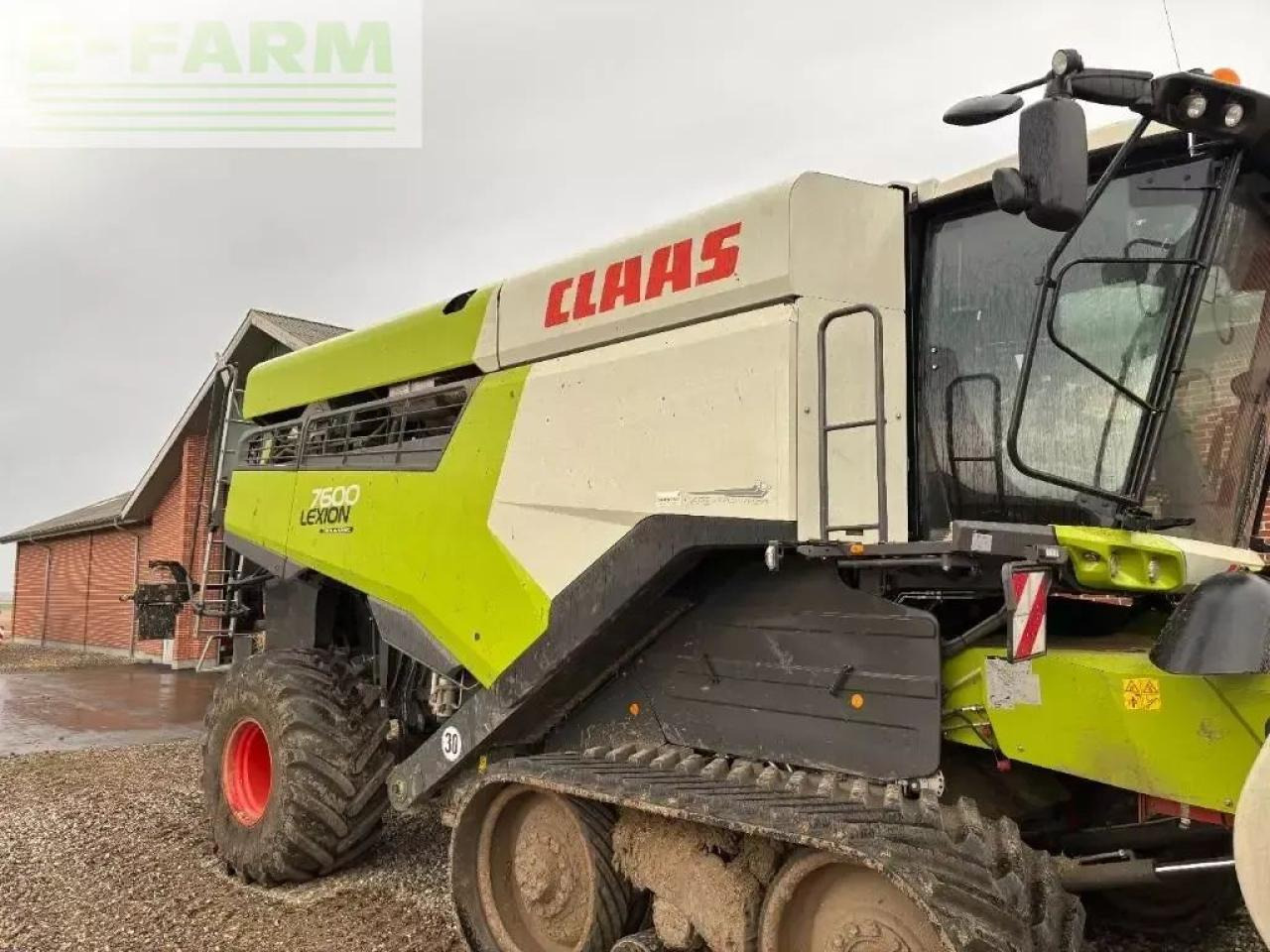 CLAAS lexion 7600 tt 4wd - Kombájn: 2 kép. CLAAS lexion 7600 tt 4wd - Kombájn: 2 kép.