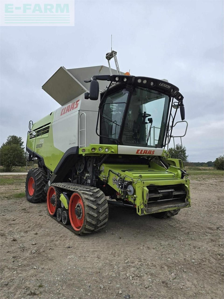 CLAAS lexion 770tt - Kombájn: 2 kép. CLAAS lexion 770tt - Kombájn: 2 kép.