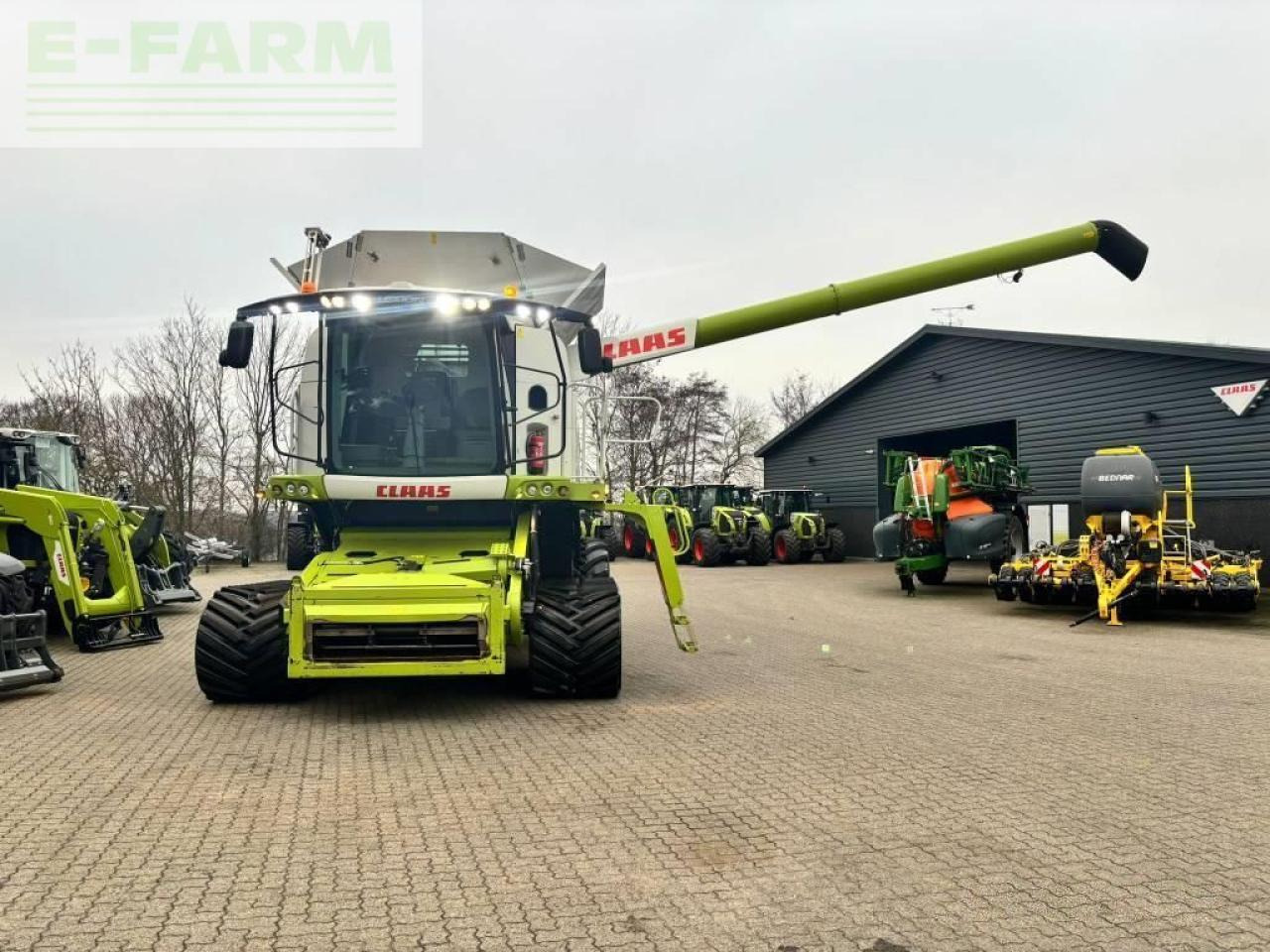 CLAAS lexion 780 tt - Kombájn: 3 kép. CLAAS lexion 780 tt - Kombájn: 3 kép.