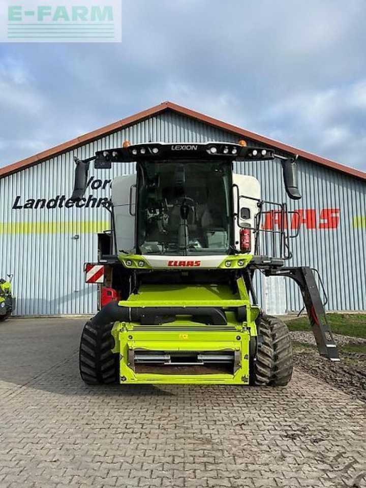 CLAAS lexion 8700 tt - Kombájn: 2 kép. CLAAS lexion 8700 tt - Kombájn: 2 kép.