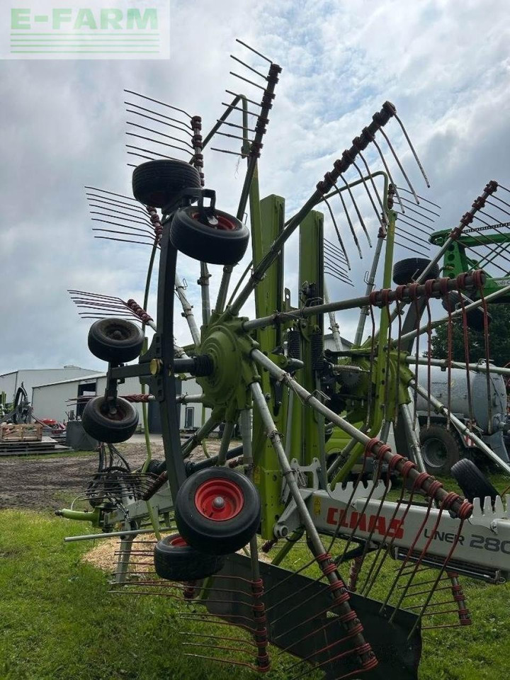 CLAAS liner 2800 - Szénaforgató: 5 kép. CLAAS liner 2800 - Szénaforgató: 5 kép.