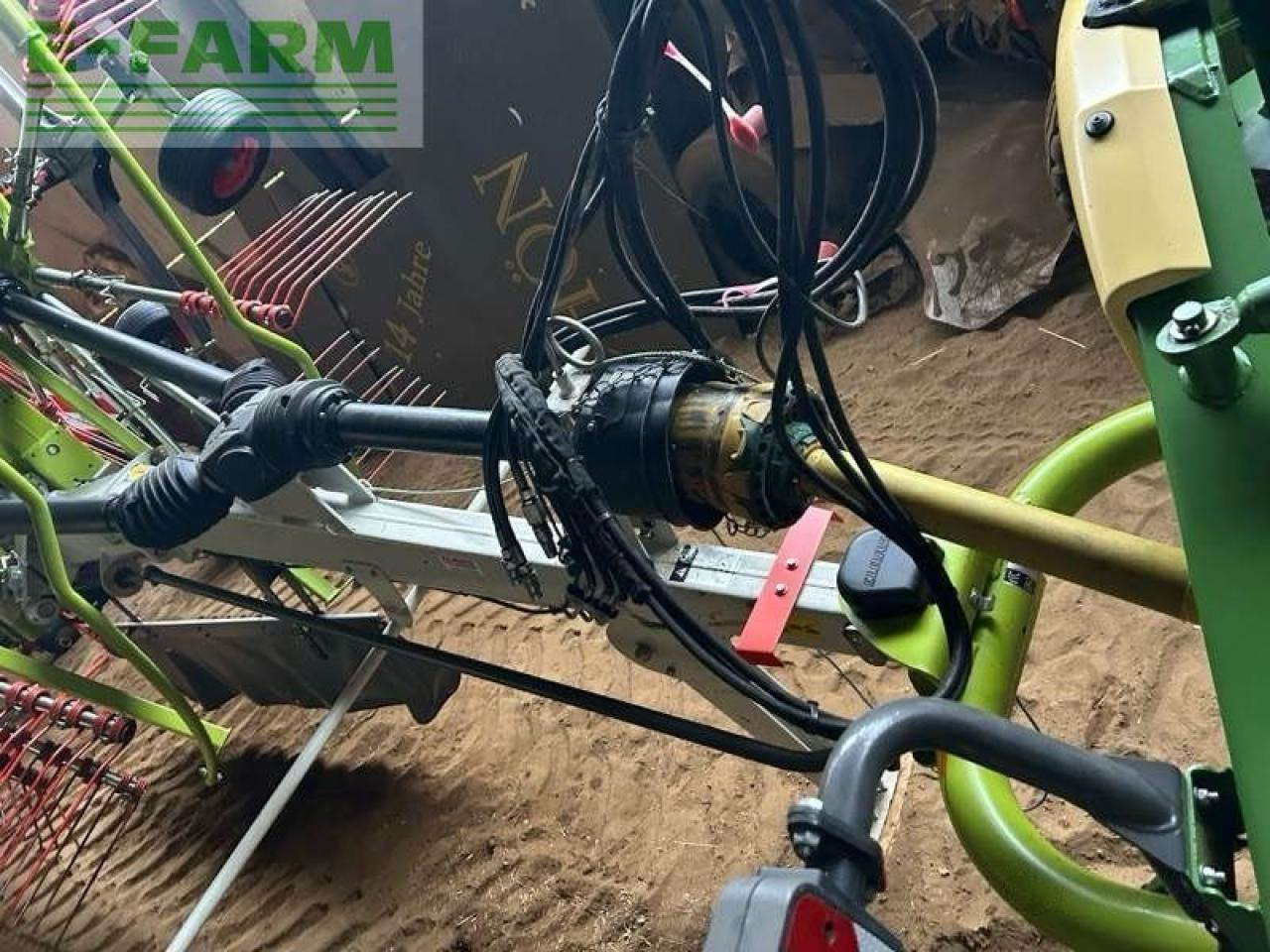 CLAAS liner 2800 - Szénaforgató: 2 kép. CLAAS liner 2800 - Szénaforgató: 2 kép.