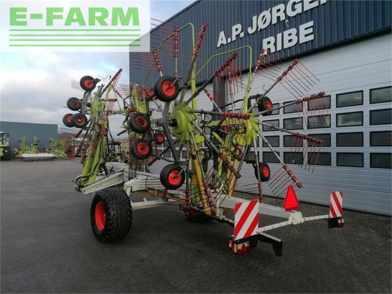 CLAAS liner 3500 rotorriver - Szénaforgató: 3 kép. CLAAS liner 3500 rotorriver - Szénaforgató: 3 kép.