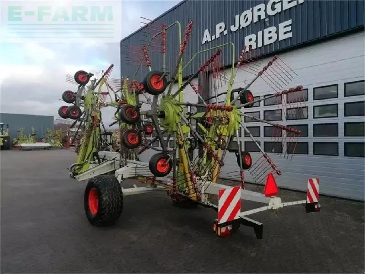 CLAAS liner 3500 rotorriver - Szénaforgató: 3 kép. CLAAS liner 3500 rotorriver - Szénaforgató: 3 kép.