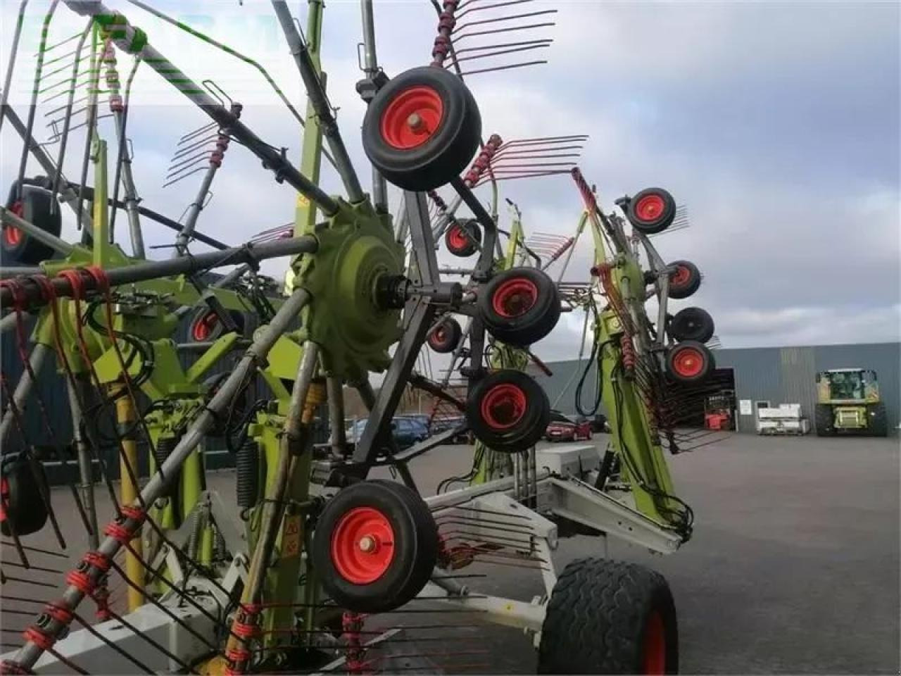 CLAAS liner 3500 rotorriver - Szénaforgató: 5 kép. CLAAS liner 3500 rotorriver - Szénaforgató: 5 kép.