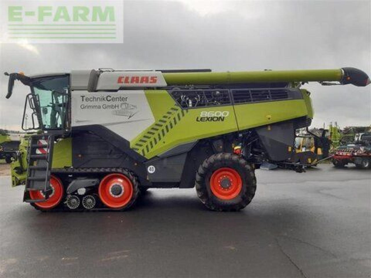 CLAAS mähdr. lexion 8600tt + v1080 - Kombájn: 3 kép. CLAAS mähdr. lexion 8600tt + v1080 - Kombájn: 3 kép.
