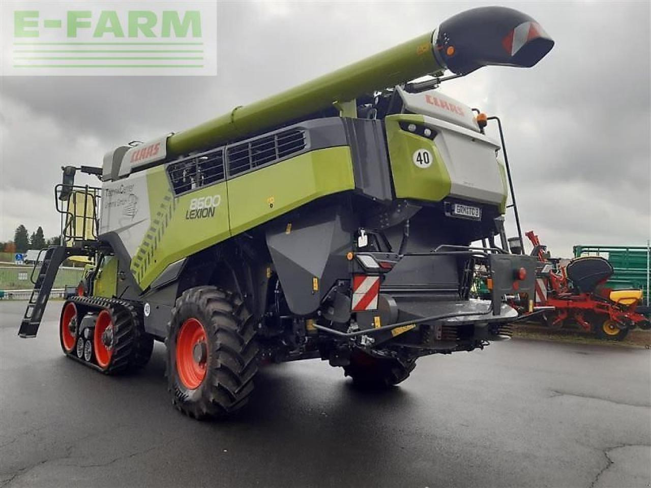 CLAAS mähdr. lexion 8600tt + v1080 - Kombájn: 4 kép. CLAAS mähdr. lexion 8600tt + v1080 - Kombájn: 4 kép.