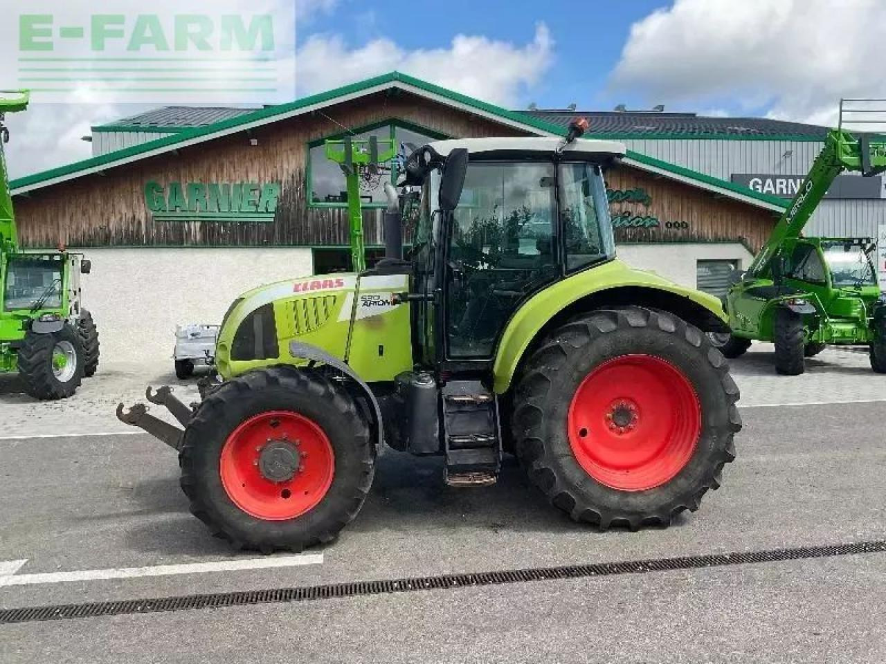 CLAAS marque claas - Traktor: 2 kép. CLAAS marque claas - Traktor: 2 kép.
