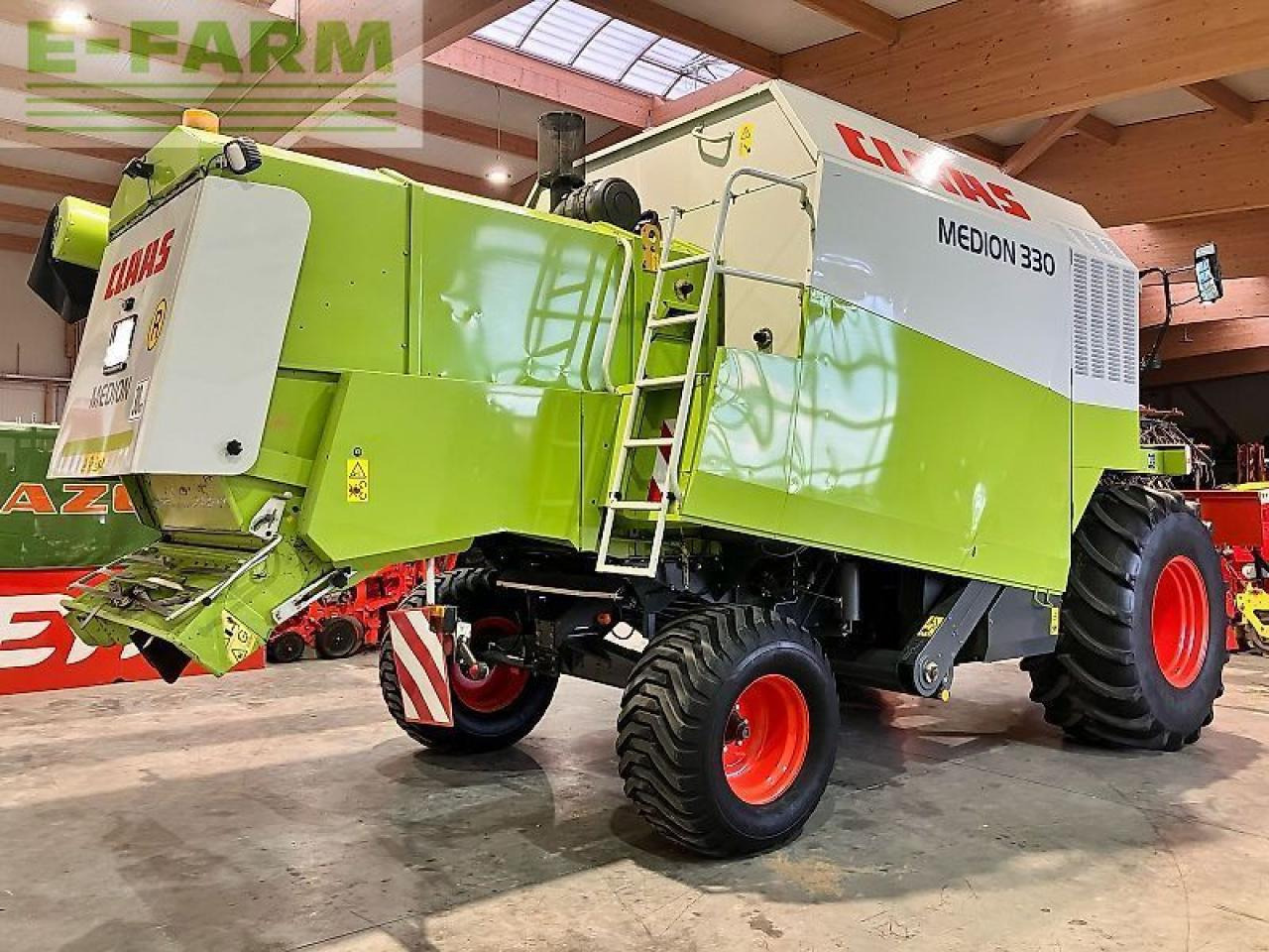 CLAAS medion 330 - Kombájn: 3 kép. CLAAS medion 330 - Kombájn: 3 kép.