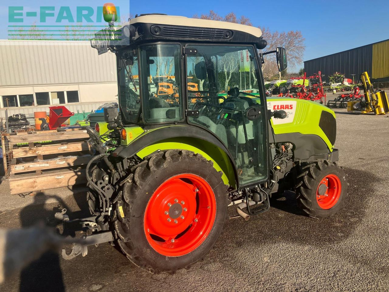 CLAAS nexos 220 ve cabine 4rm VE - Traktor: 2 kép. CLAAS nexos 220 ve cabine 4rm VE - Traktor: 2 kép.