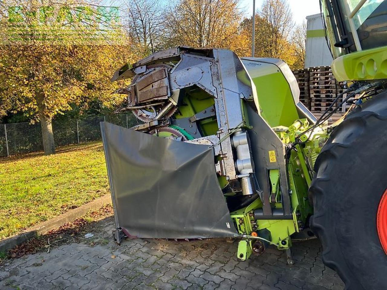 CLAAS orbis 600 - Takarmánybetakarító gép: 2 kép. CLAAS orbis 600 - Takarmánybetakarító gép: 2 kép.