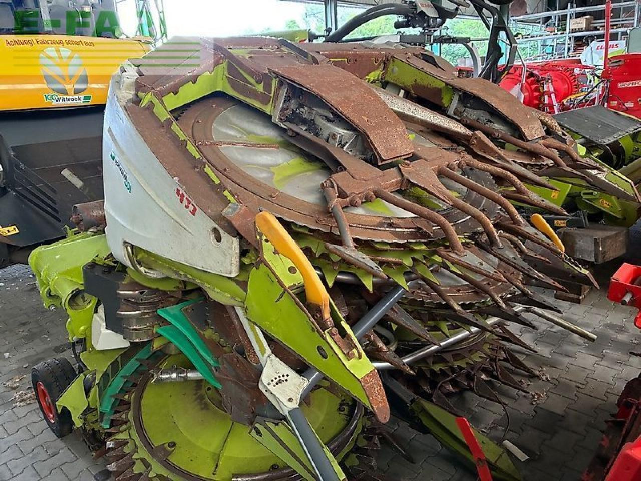 CLAAS orbis 750 - Takarmánybetakarító gép: 3 kép. CLAAS orbis 750 - Takarmánybetakarító gép: 3 kép.