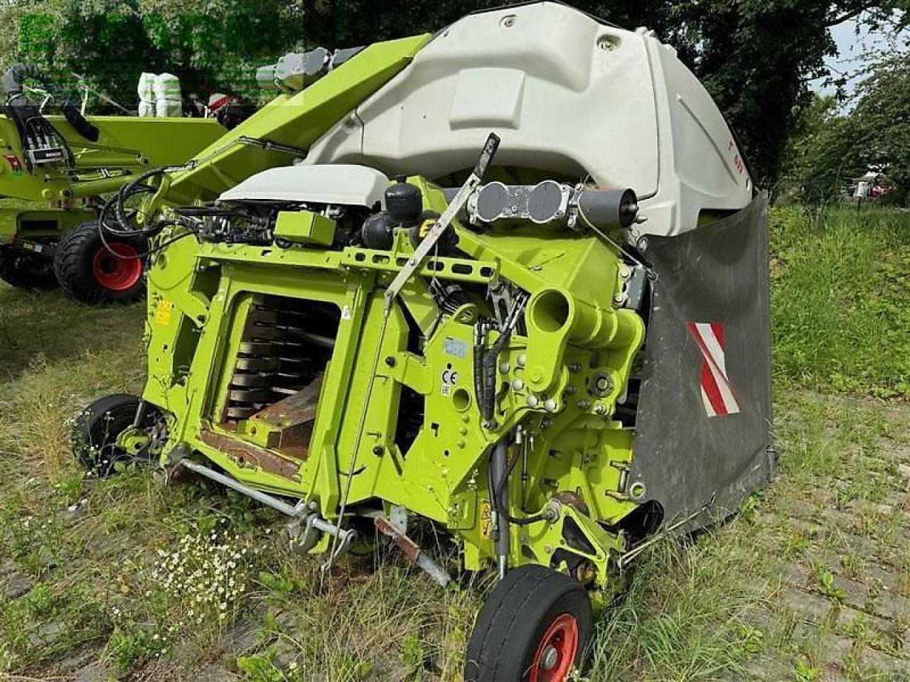 CLAAS orbis 750 - Takarmánybetakarító gép: 1 kép. CLAAS orbis 750 - Takarmánybetakarító gép: 1 kép.