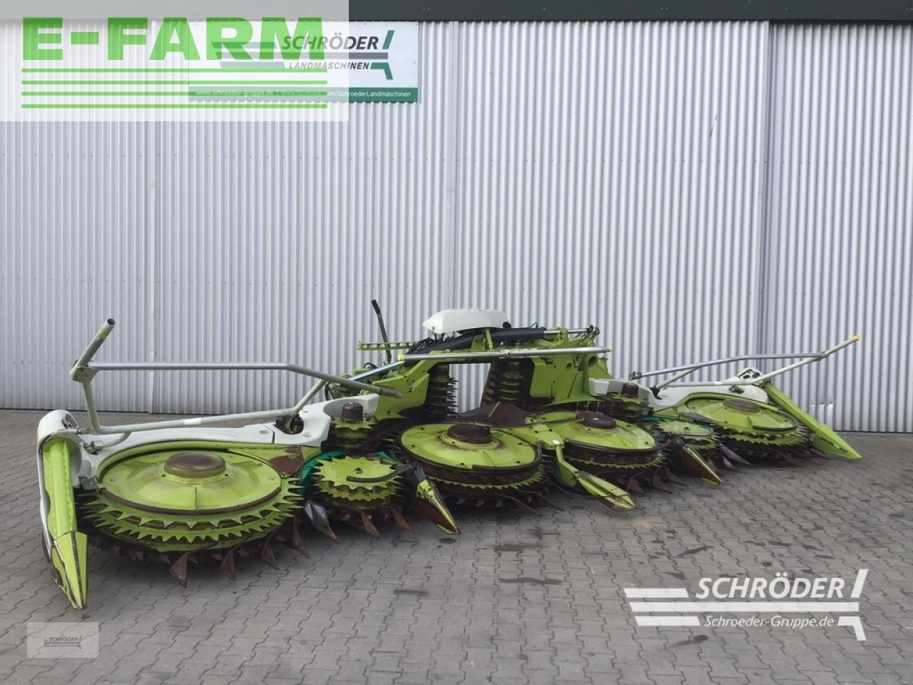 CLAAS orbis 750 ac pro - Takarmánybetakarító gép: 1 kép. CLAAS orbis 750 ac pro - Takarmánybetakarító gép: 1 kép.