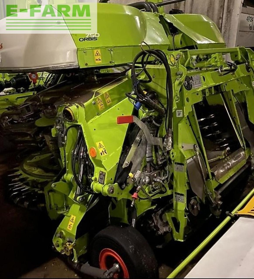 CLAAS orbis 750 i63 - Takarmánybetakarító gép: 1 kép. CLAAS orbis 750 i63 - Takarmánybetakarító gép: 1 kép.