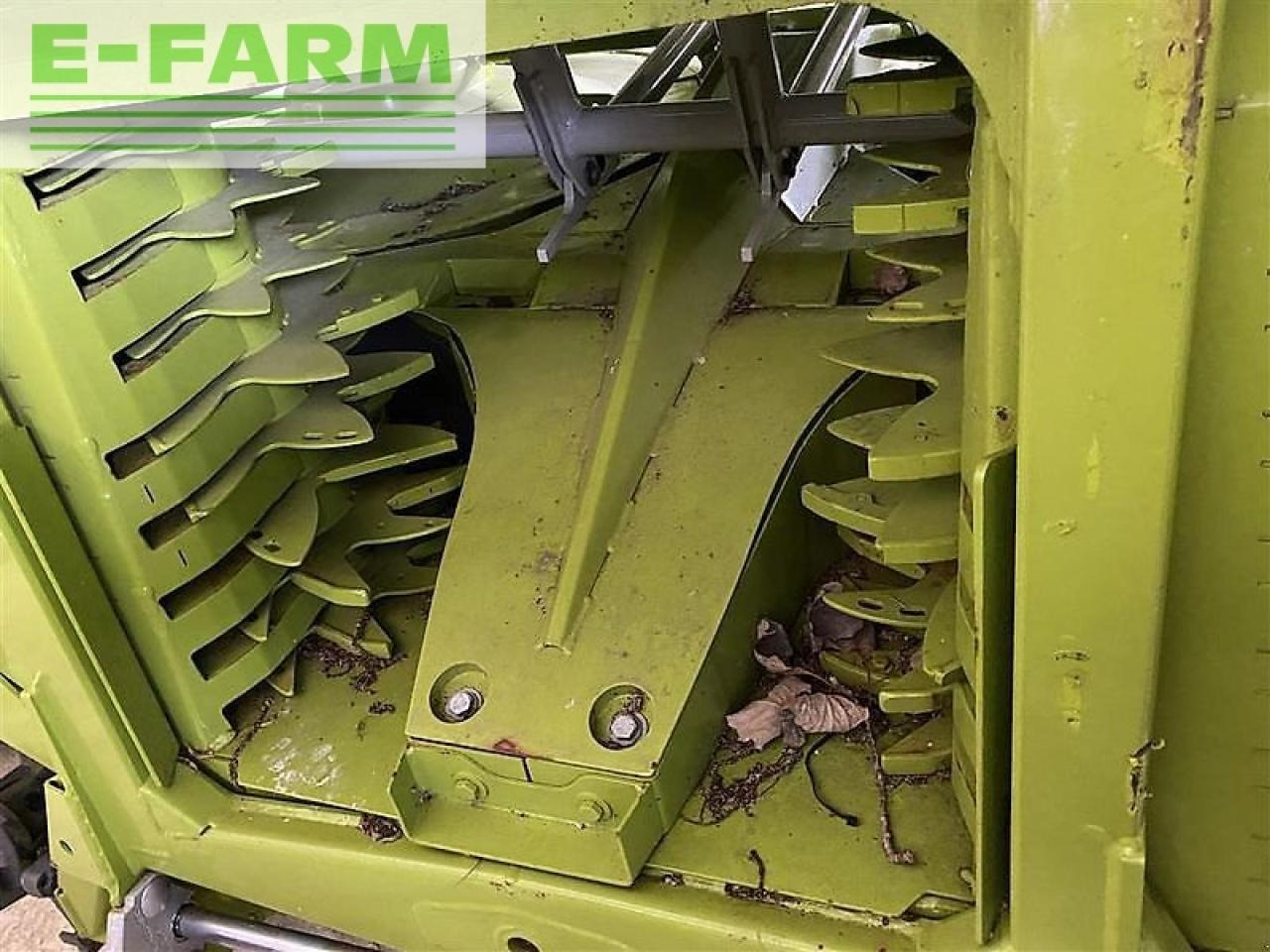 CLAAS orbis 900 - Takarmánybetakarító gép: 5 kép. CLAAS orbis 900 - Takarmánybetakarító gép: 5 kép.