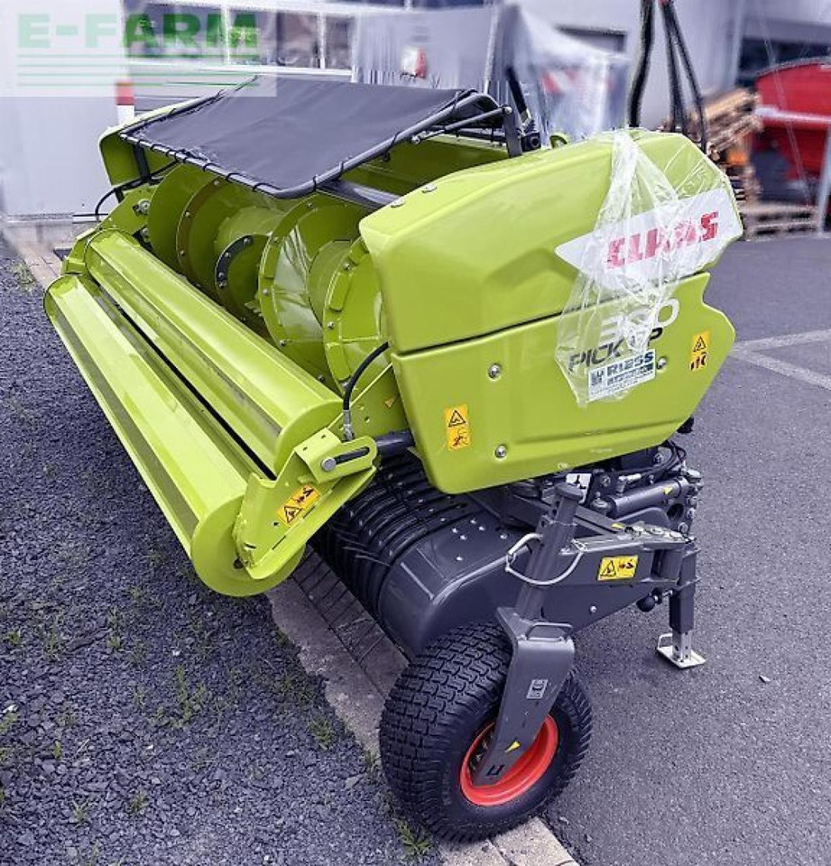 CLAAS pick up 300 profi contour - Takarmánybetakarító gép: 1 kép. CLAAS pick up 300 profi contour - Takarmánybetakarító gép: 1 kép.