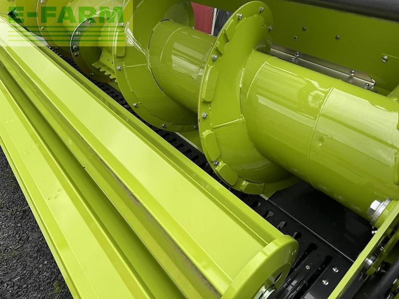CLAAS pick up 300 profi contour - Takarmánybetakarító gép: 4 kép. CLAAS pick up 300 profi contour - Takarmánybetakarító gép: 4 kép.