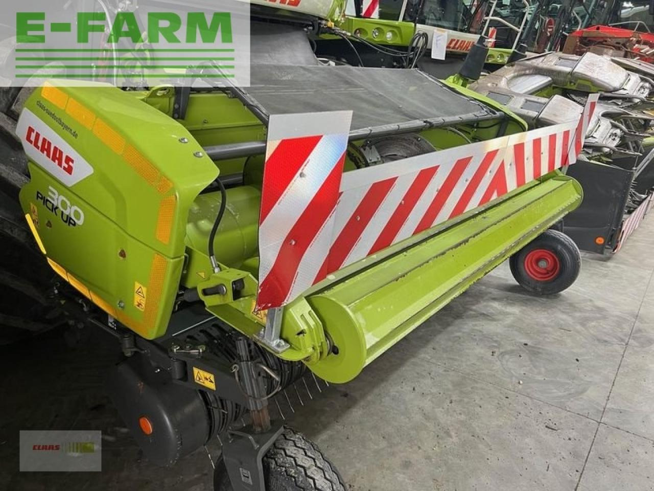 CLAAS pu 300 profi contour - Takarmánybetakarító gép: 1 kép. CLAAS pu 300 profi contour - Takarmánybetakarító gép: 1 kép.