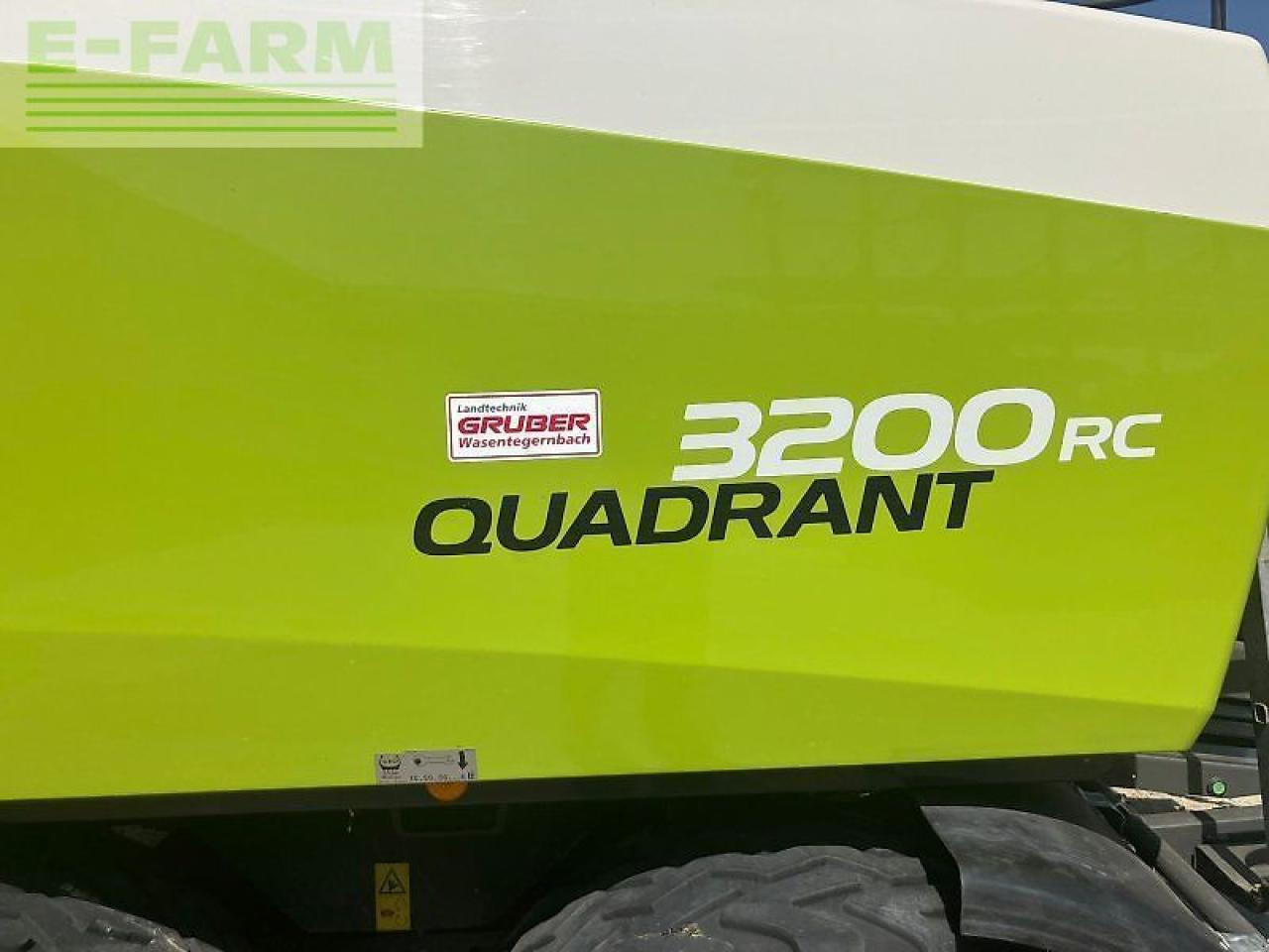 CLAAS quadrant 3200 - Kocka bálázó: 2 kép. CLAAS quadrant 3200 - Kocka bálázó: 2 kép.