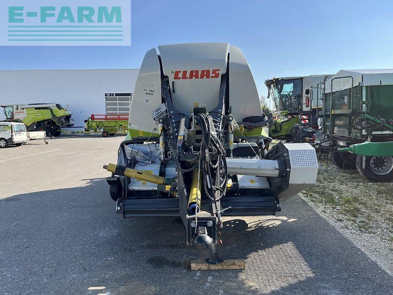 CLAAS quadrant 3200 rc tandem mit krassort vorbauhäcksler - Kocka bálázó: 2 kép. CLAAS quadrant 3200 rc tandem mit krassort vorbauhäcksler - Kocka bálázó: 2 kép.