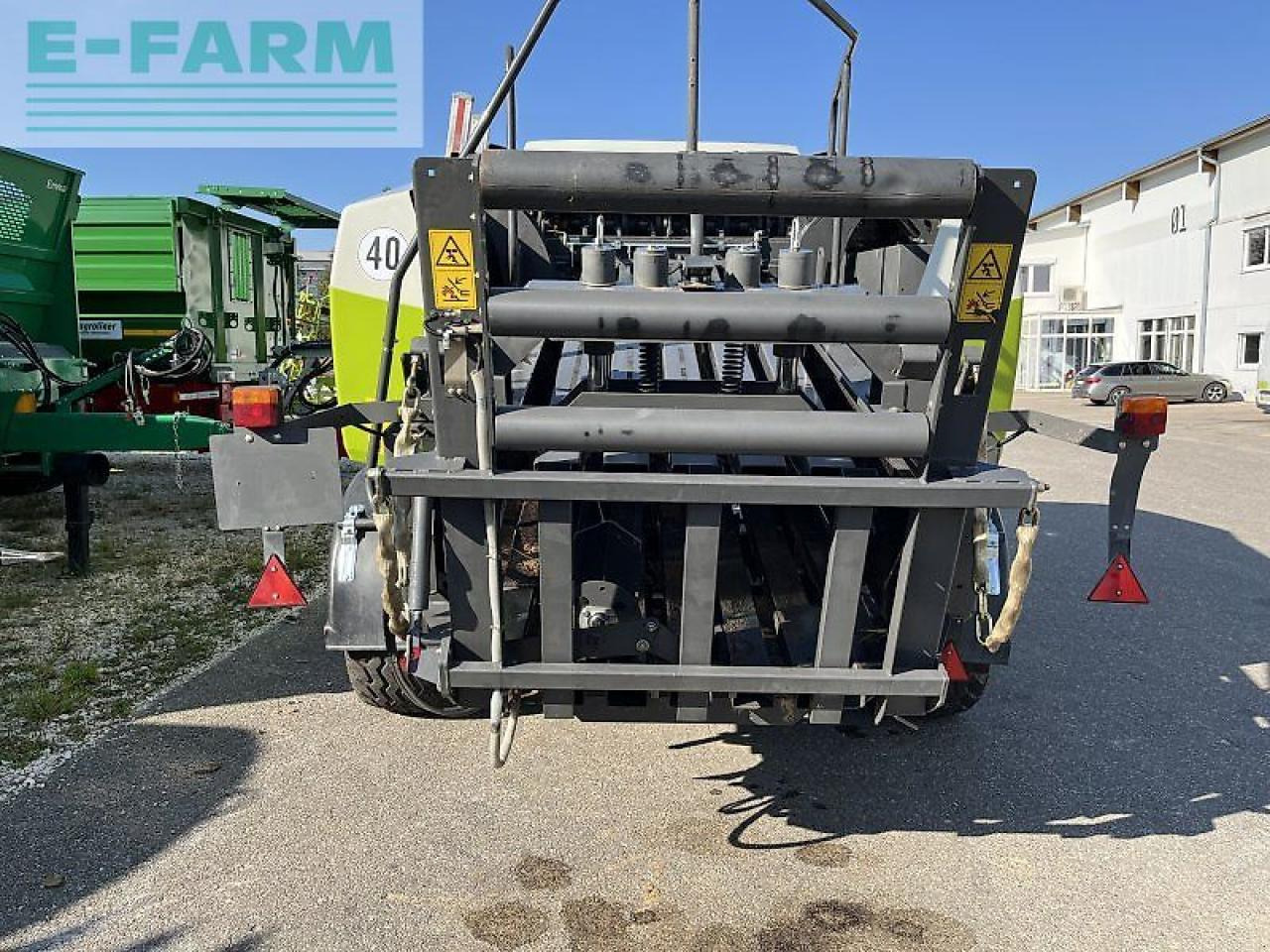 CLAAS quadrant 3200 rc tandem mit krassort vorbauhäcksler - Kocka bálázó: 3 kép. CLAAS quadrant 3200 rc tandem mit krassort vorbauhäcksler - Kocka bálázó: 3 kép.