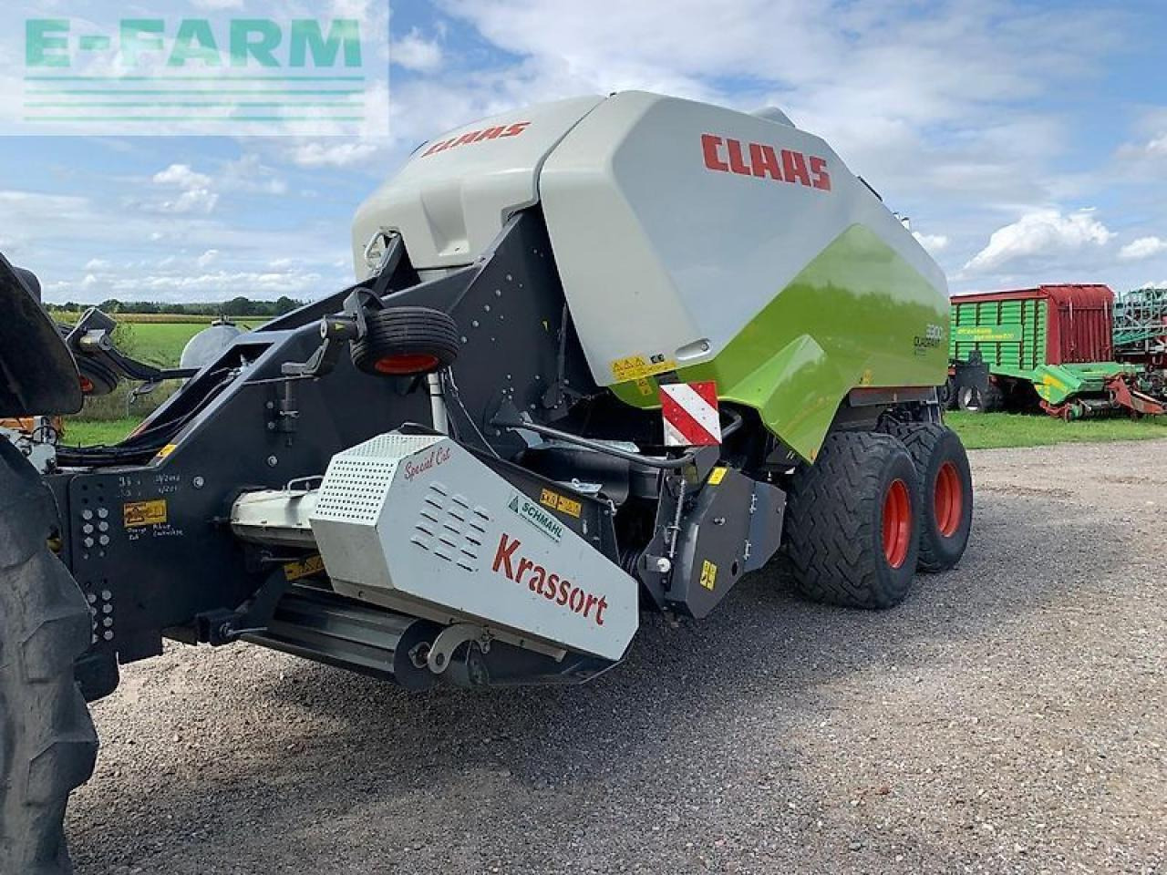CLAAS quadrant 3300 - Kocka bálázó: 2 kép. CLAAS quadrant 3300 - Kocka bálázó: 2 kép.