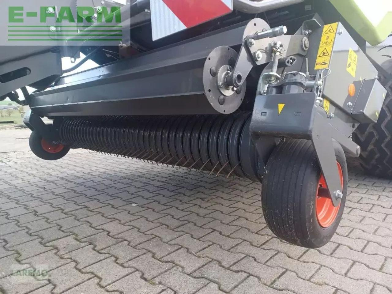 CLAAS quadrant 5200 evolution - Kocka bálázó: 3 kép. CLAAS quadrant 5200 evolution - Kocka bálázó: 3 kép.