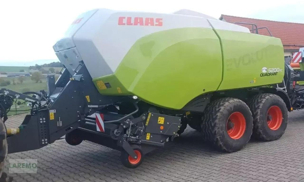 CLAAS quadrant 5200 evolution - Kocka bálázó: 2 kép. CLAAS quadrant 5200 evolution - Kocka bálázó: 2 kép.