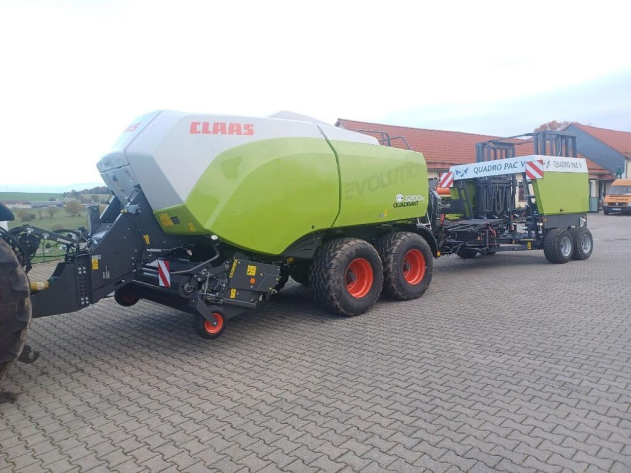 CLAAS quadrant 5200 rc evolution mit tst quadro pac v - Kocka bálázó: 1 kép. CLAAS quadrant 5200 rc evolution mit tst quadro pac v - Kocka bálázó: 1 kép.