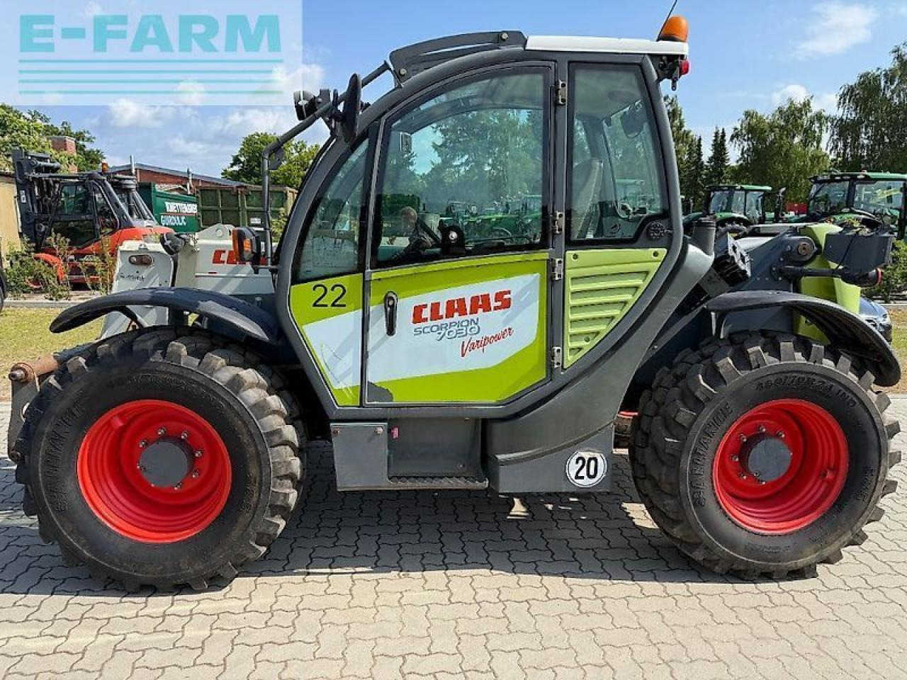 CLAAS scorpion 7030 - Teleszkópos rakodó: 2 kép. CLAAS scorpion 7030 - Teleszkópos rakodó: 2 kép.