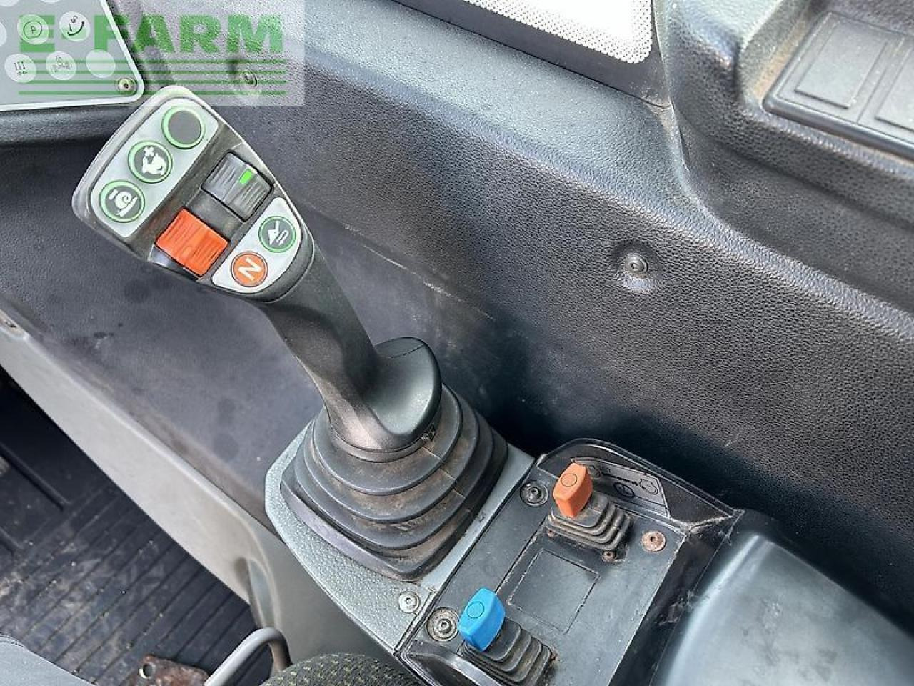 CLAAS scorpion 7050 - Teleszkópos rakodó: 4 kép. CLAAS scorpion 7050 - Teleszkópos rakodó: 4 kép.