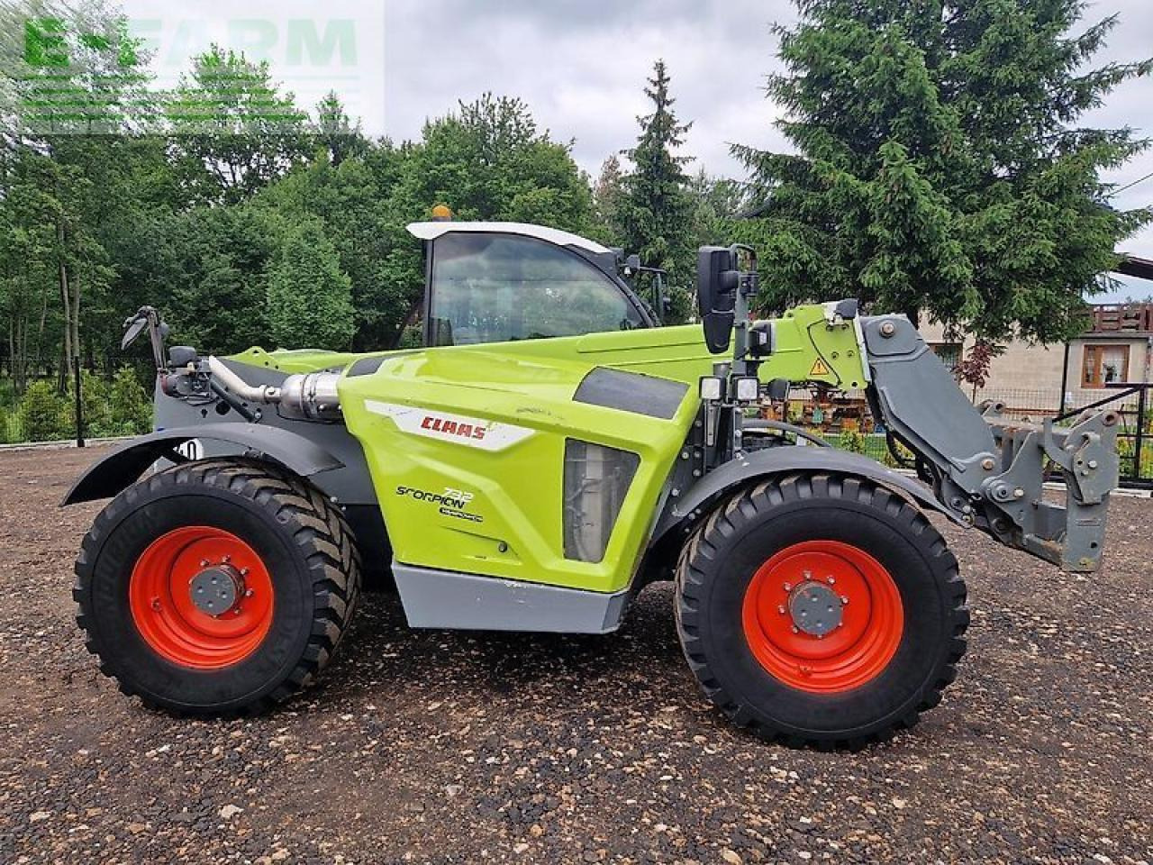 CLAAS scorpion 732 - Gumikerekes homlokrakodó: 2 kép. CLAAS scorpion 732 - Gumikerekes homlokrakodó: 2 kép.