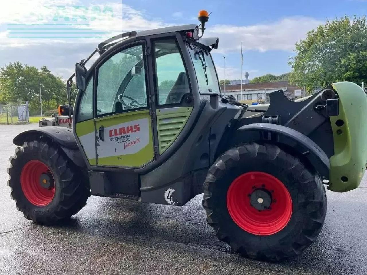 CLAAS scorpion 9040 - Teleszkópos rakodó: 5 kép. CLAAS scorpion 9040 - Teleszkópos rakodó: 5 kép.