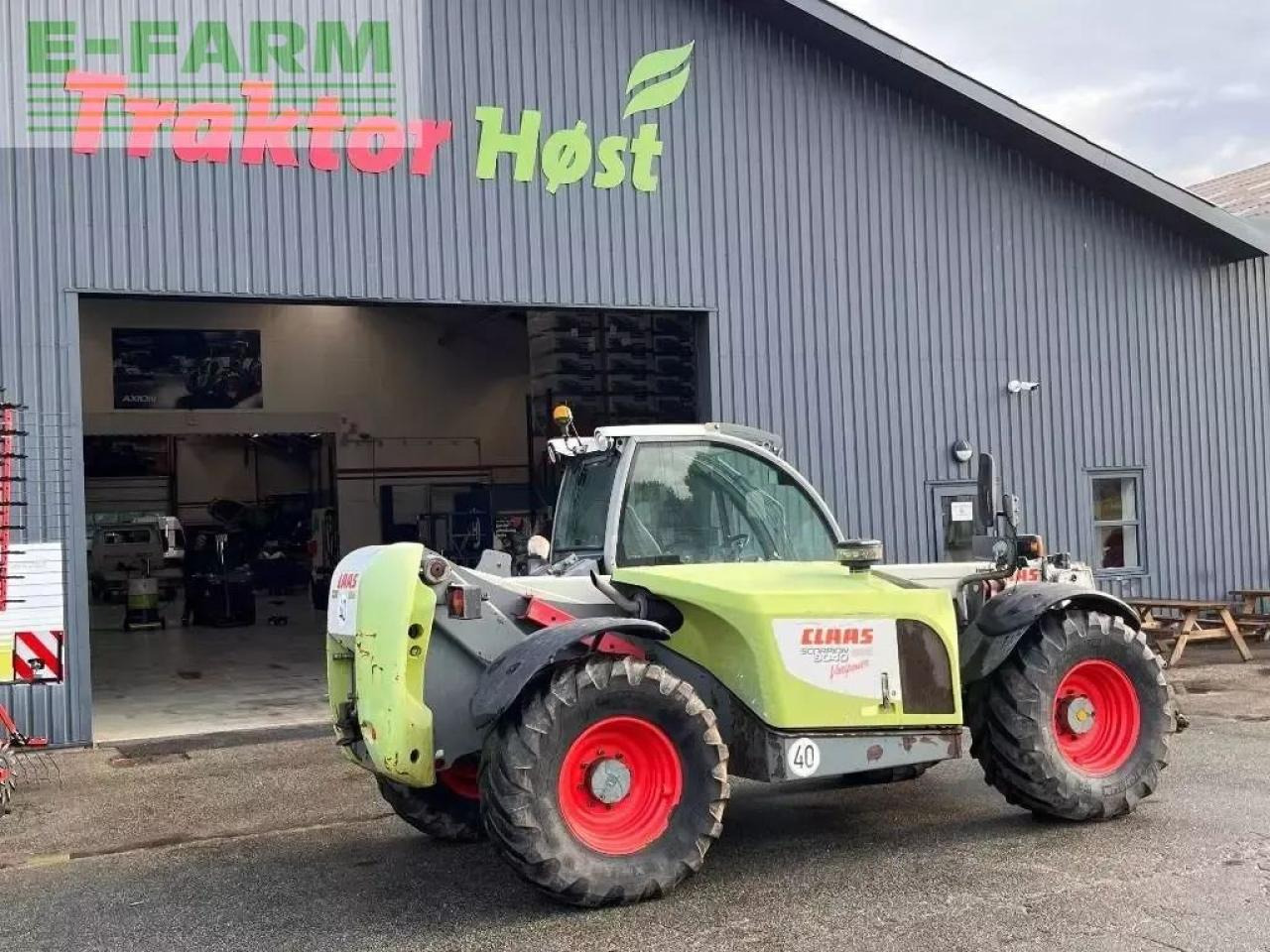 CLAAS scorpion 9040 - Teleszkópos rakodó: 2 kép. CLAAS scorpion 9040 - Teleszkópos rakodó: 2 kép.
