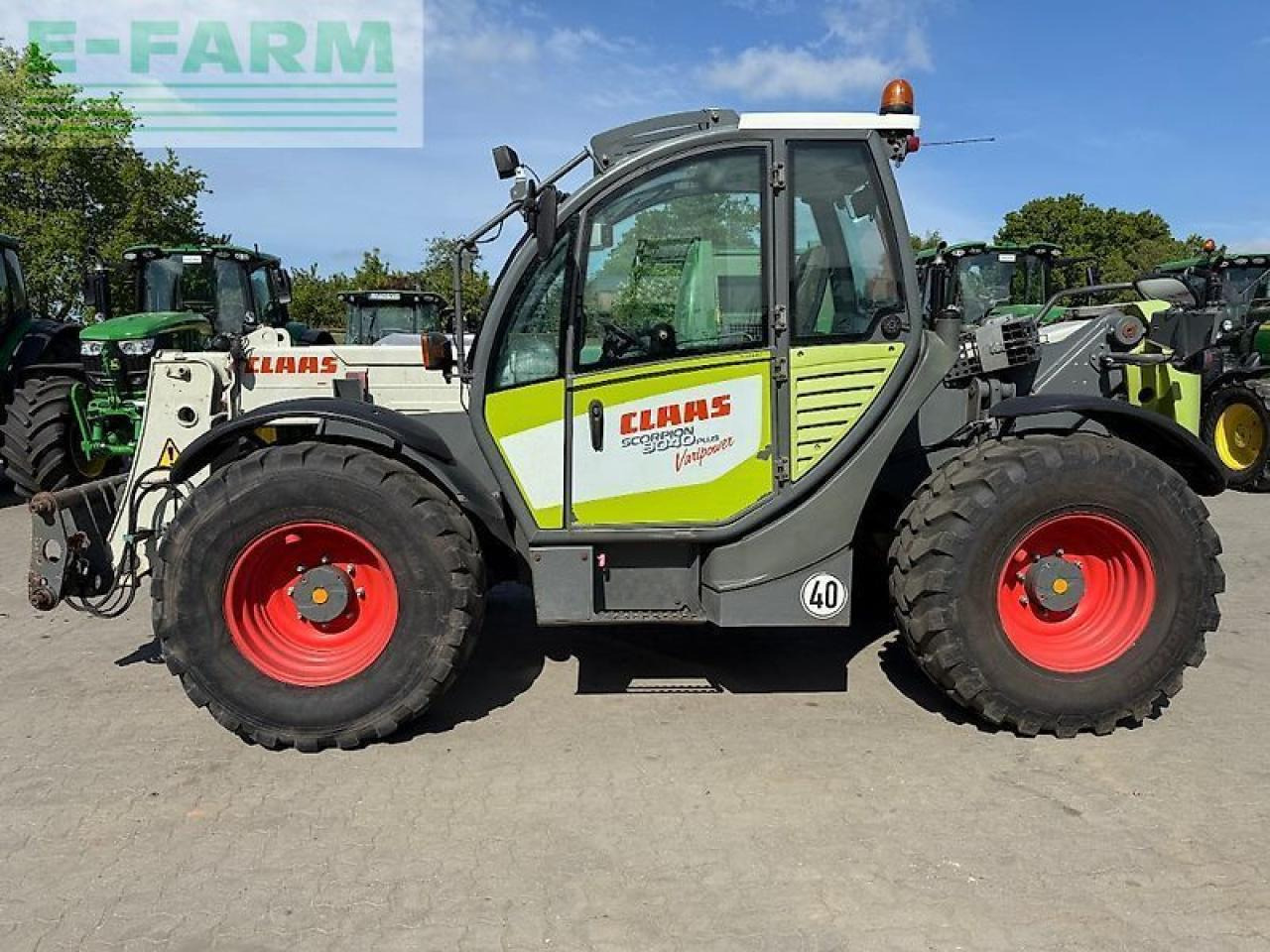 CLAAS scorpion 9040 plus variopower - Teleszkópos rakodó: 2 kép. CLAAS scorpion 9040 plus variopower - Teleszkópos rakodó: 2 kép.
