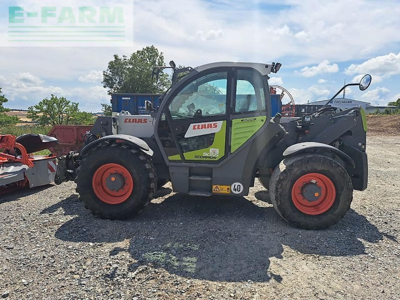 CLAAS scorpion 9055 - Teleszkópos rakodó: 2 kép. CLAAS scorpion 9055 - Teleszkópos rakodó: 2 kép.