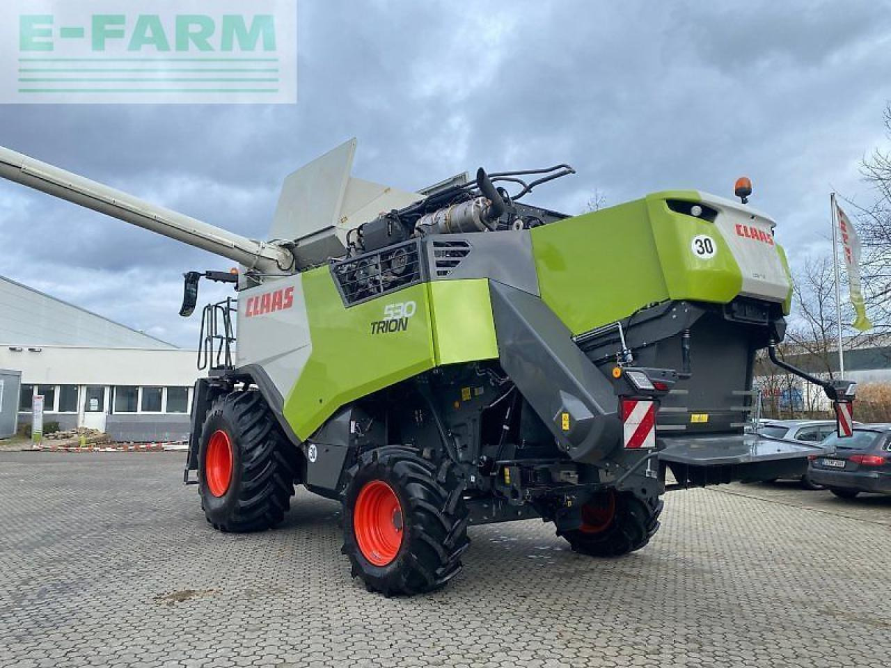 CLAAS trion 530 mit vario 680 - Kombájn: 3 kép. CLAAS trion 530 mit vario 680 - Kombájn: 3 kép.