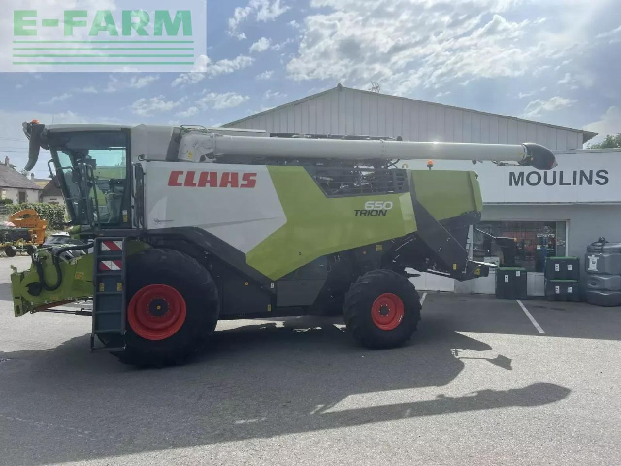 CLAAS trion 650 - Kombájn: 4 kép. CLAAS trion 650 - Kombájn: 4 kép.