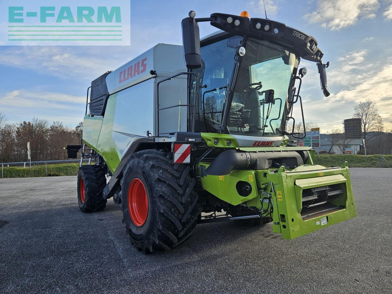 CLAAS trion 740 montana 4x4 - Kombájn: 2 kép. CLAAS trion 740 montana 4x4 - Kombájn: 2 kép.