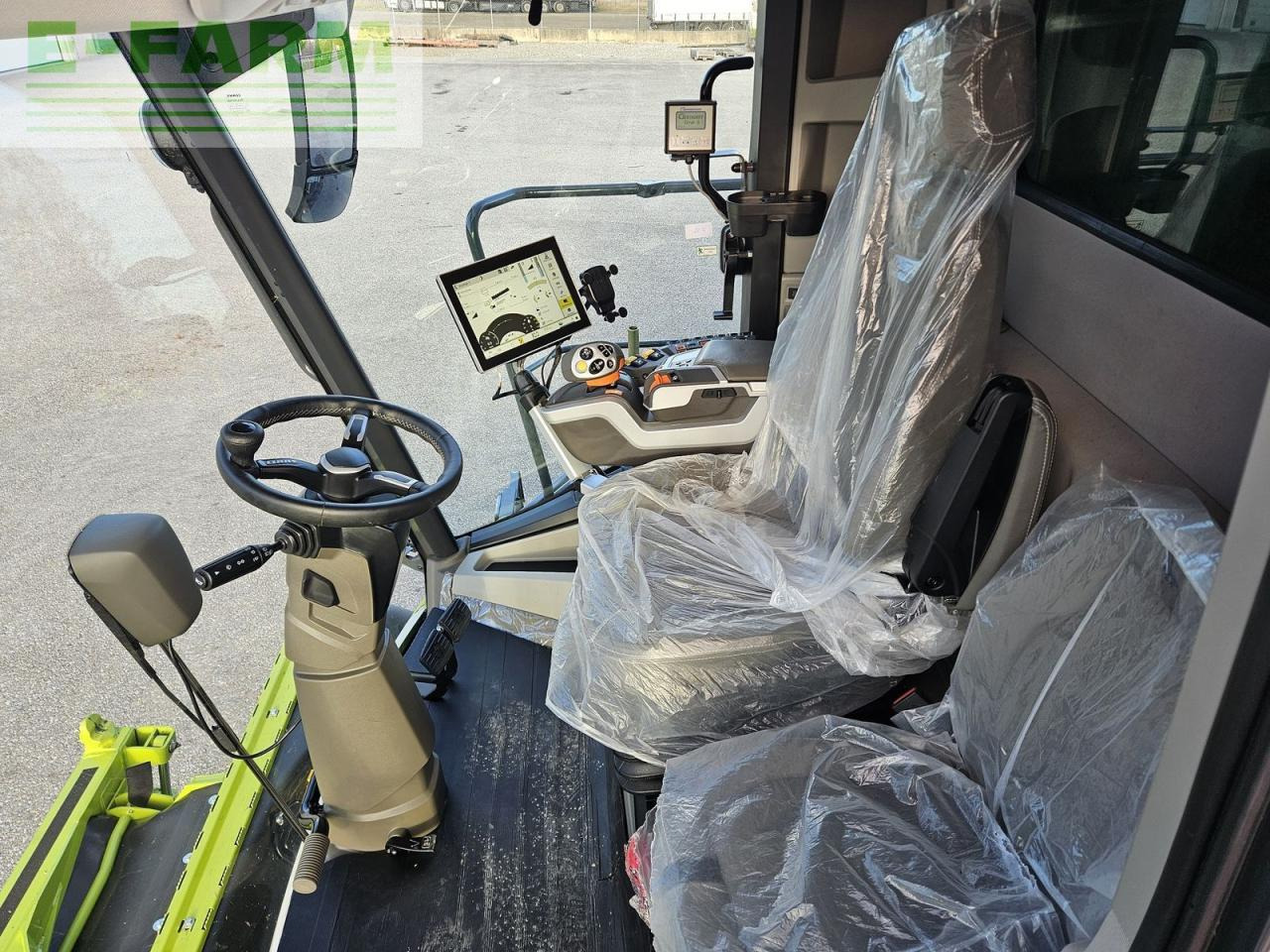 CLAAS trion 740 montana 4x4 - Kombájn: 5 kép. CLAAS trion 740 montana 4x4 - Kombájn: 5 kép.