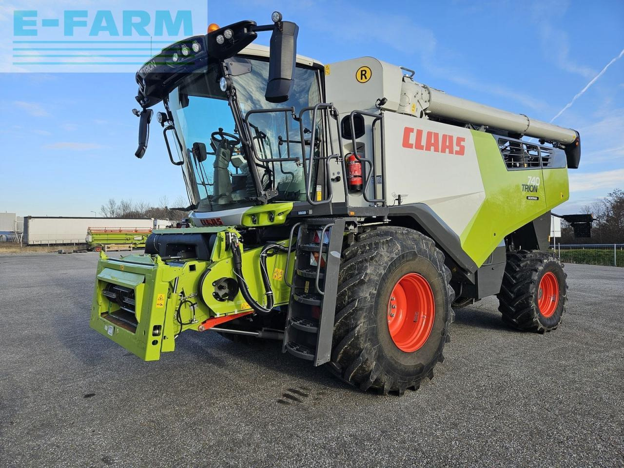 CLAAS trion 740 montana 4x4 - Kombájn: 1 kép. CLAAS trion 740 montana 4x4 - Kombájn: 1 kép.