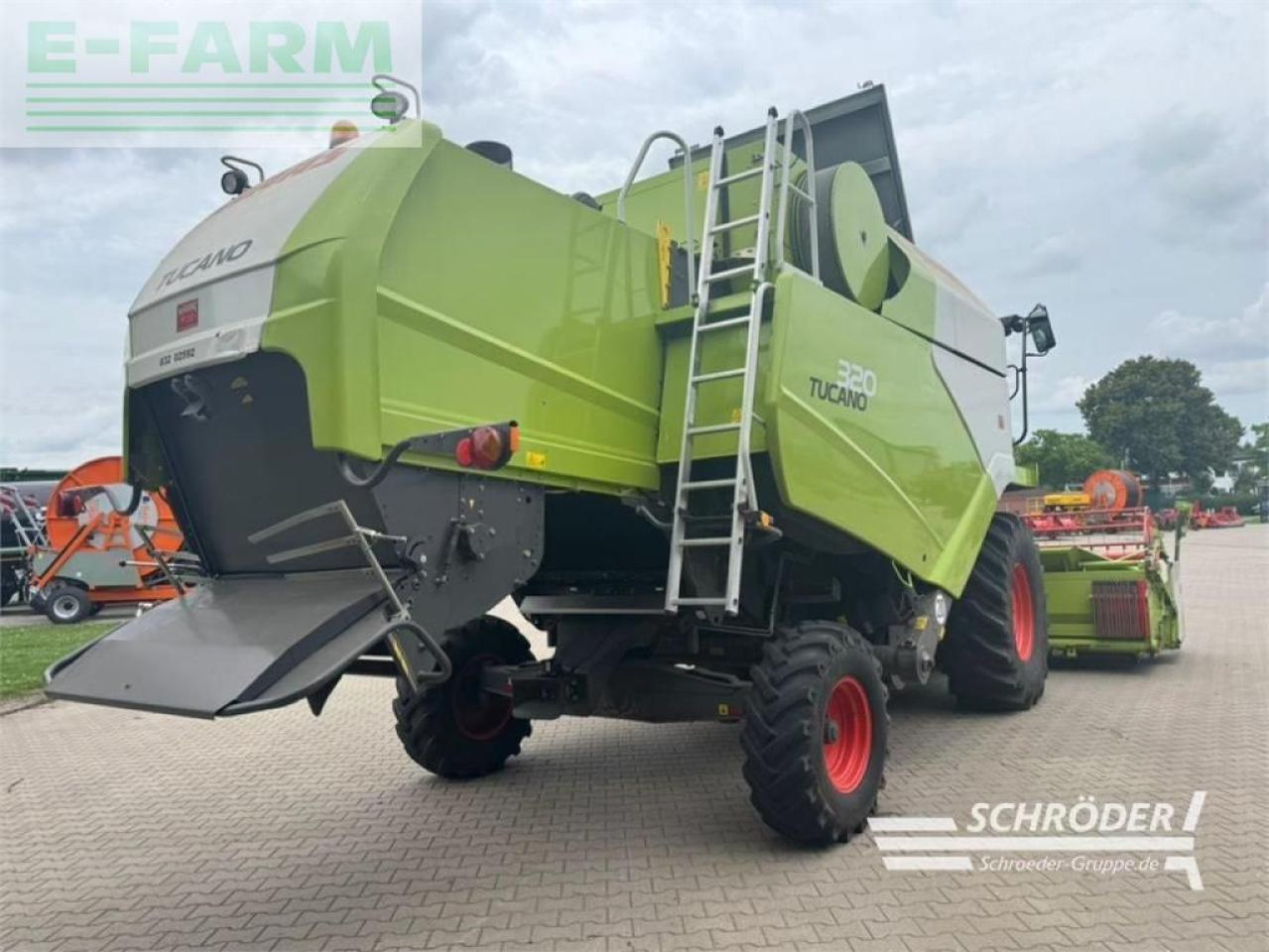 CLAAS tucano 320 - Kombájn: 5 kép. CLAAS tucano 320 - Kombájn: 5 kép.