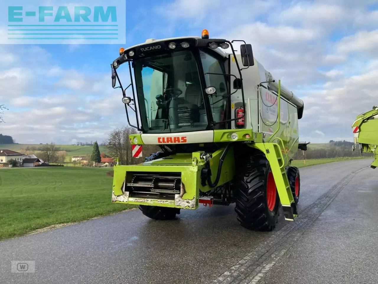 CLAAS tucano 420 - Kombájn: 3 kép. CLAAS tucano 420 - Kombájn: 3 kép.