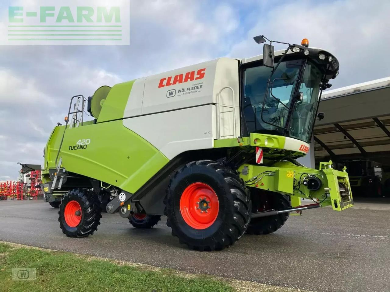 CLAAS tucano 420 - Kombájn: 5 kép. CLAAS tucano 420 - Kombájn: 5 kép.