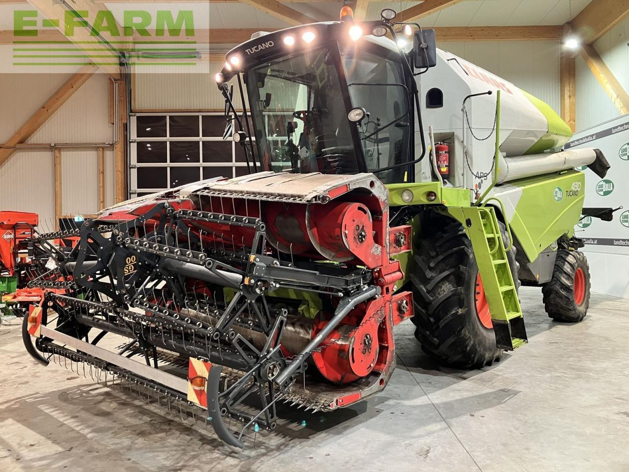 CLAAS tucano 430 - Kombájn: 1 kép. CLAAS tucano 430 - Kombájn: 1 kép.