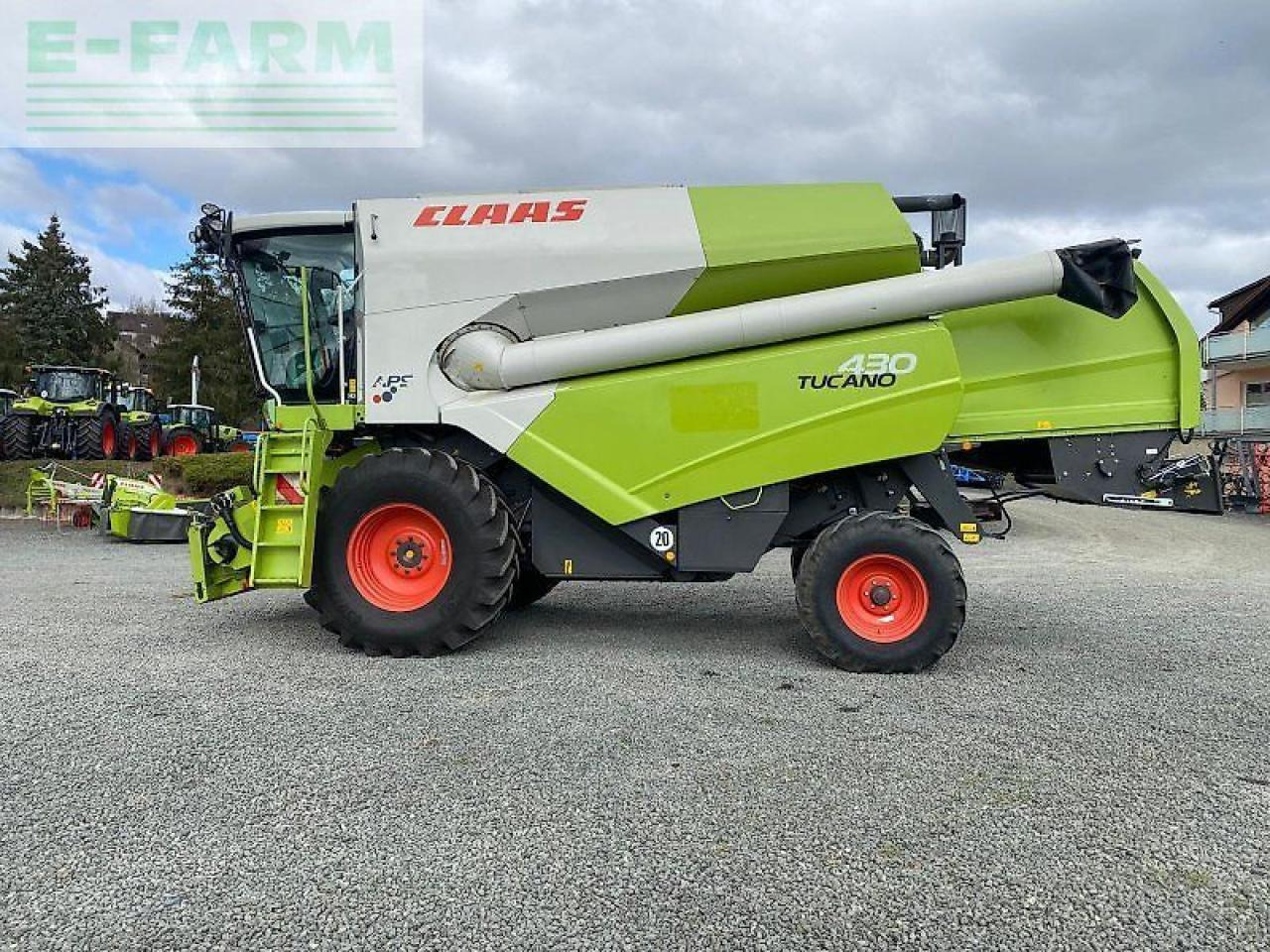 CLAAS tucano 430 - Kombájn: 1 kép. CLAAS tucano 430 - Kombájn: 1 kép.