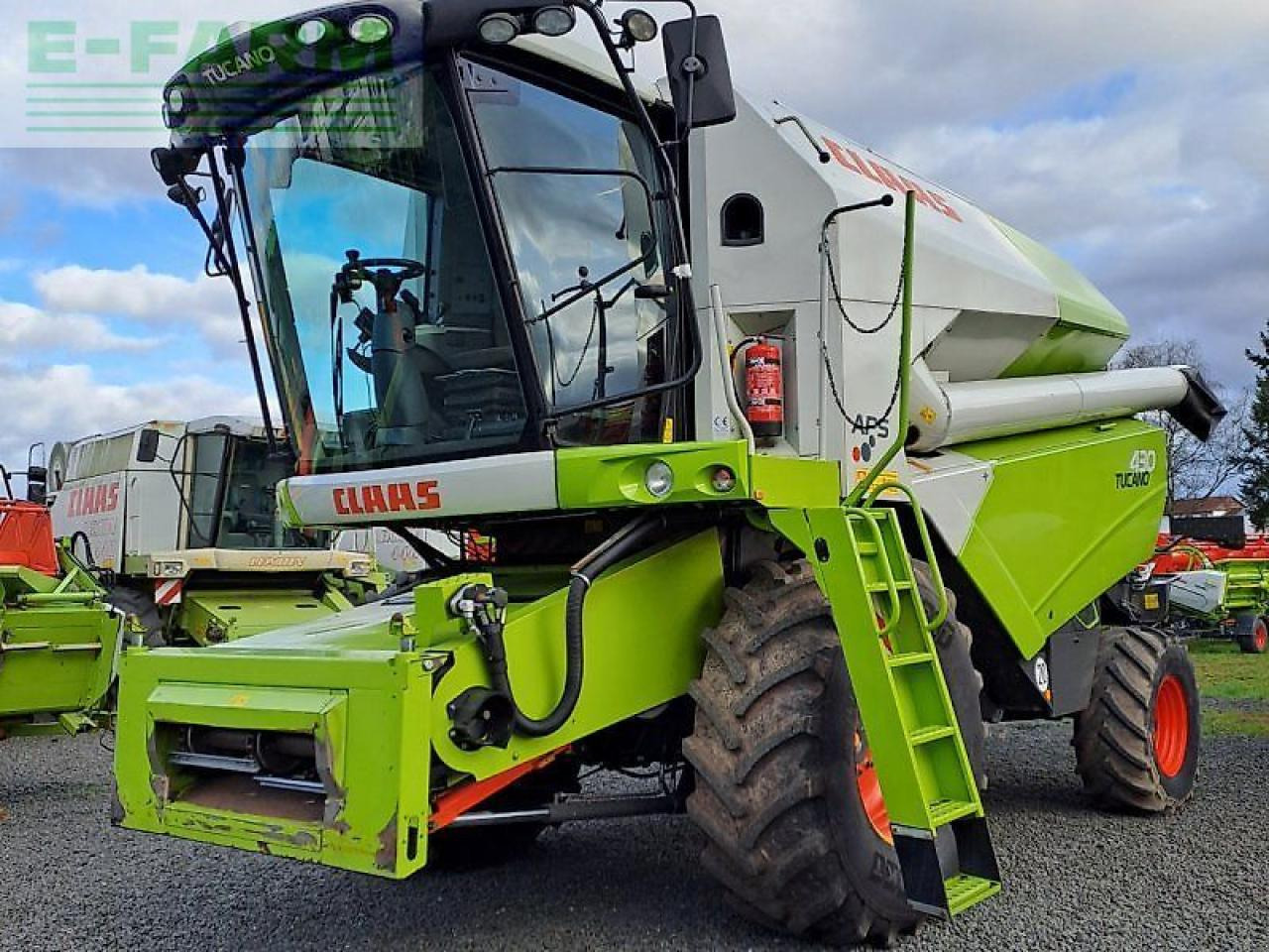 CLAAS tucano 430 - Kombájn: 2 kép. CLAAS tucano 430 - Kombájn: 2 kép.