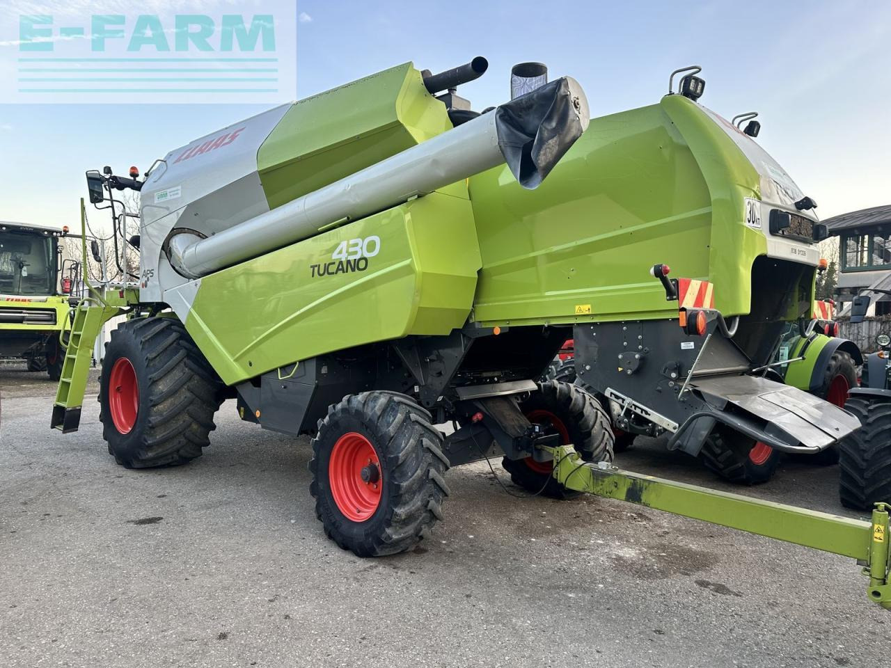 CLAAS tucano 430 - Kombájn: 3 kép. CLAAS tucano 430 - Kombájn: 3 kép.